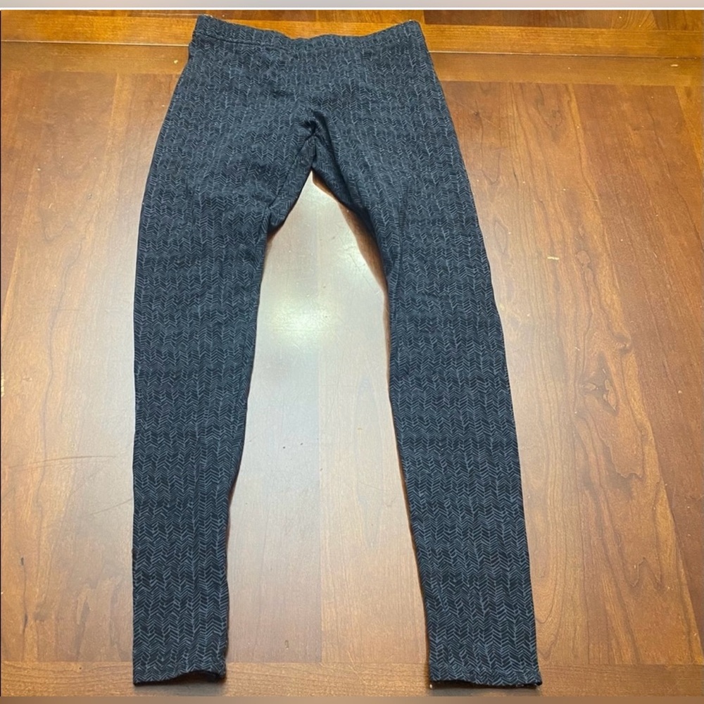 Athleta leggings are a size XS.